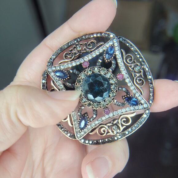 3 RARE Rara Avis Iris Apfel Murder On Orient Express Brooch Gold READ Tone - Picture 11 of 15